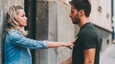 Come comportarti quando una ragazza ti ignora