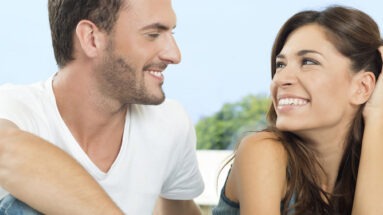 Come usare il linguaggio del corpo per sedurre una donna