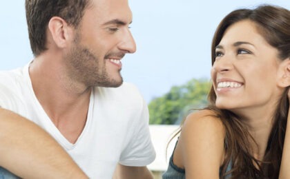 Come usare il linguaggio del corpo per sedurre una donna
