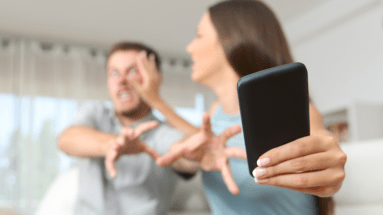 Lei è gelosa. Come gestire la sua gelosia