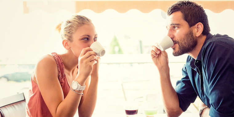 Il tipo sicuro di sé e silenzioso: perché le donne sono attratte di questo uomo